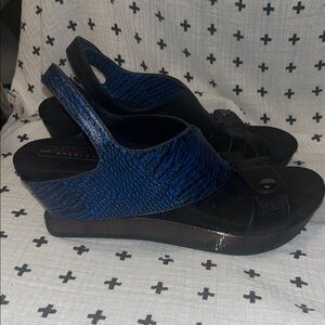 Modzori Krista Black and Blue Wedge Sandals Size 9